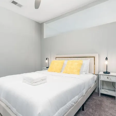 Stylish 1Br Apartment With View